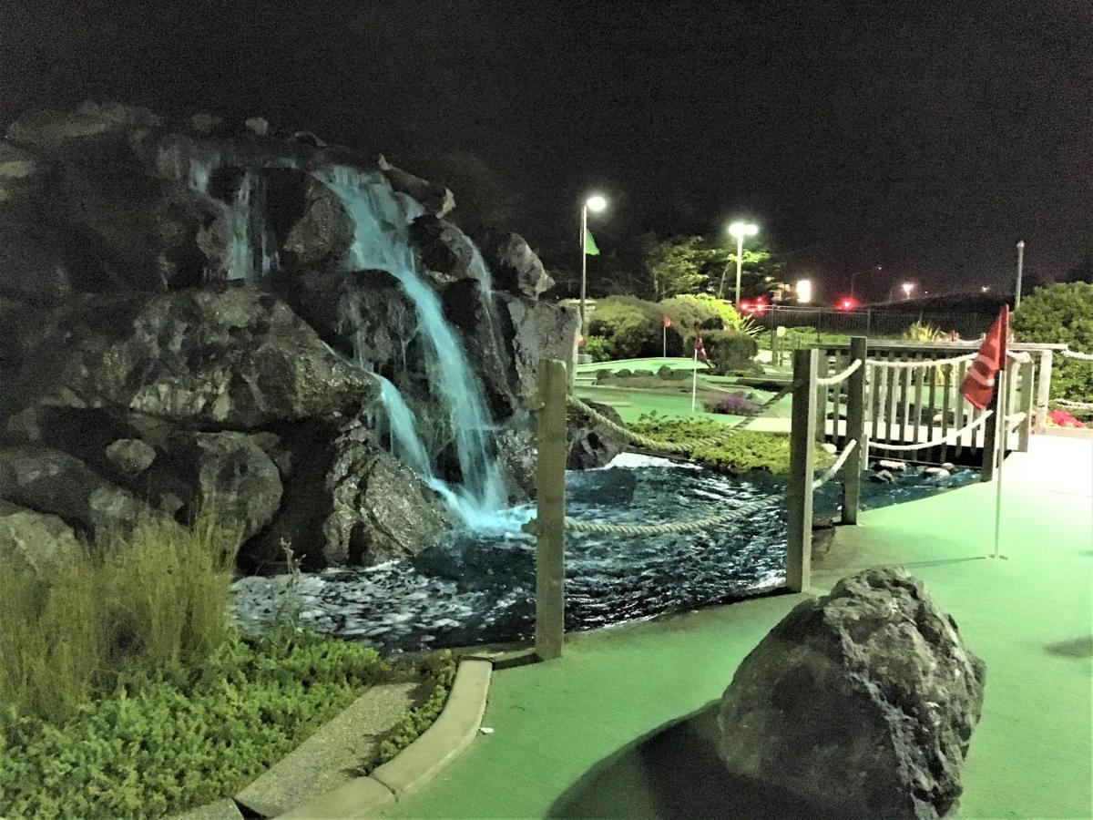 Emerald Dolphin Inn & Mini Golf Форт-Брэгг Экстерьер фото