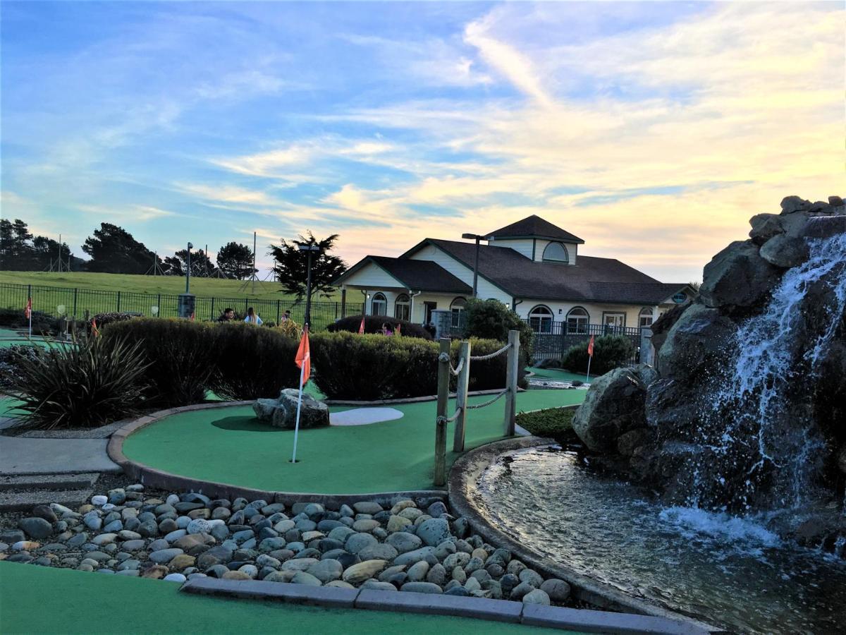 Emerald Dolphin Inn & Mini Golf Форт-Брэгг Экстерьер фото
