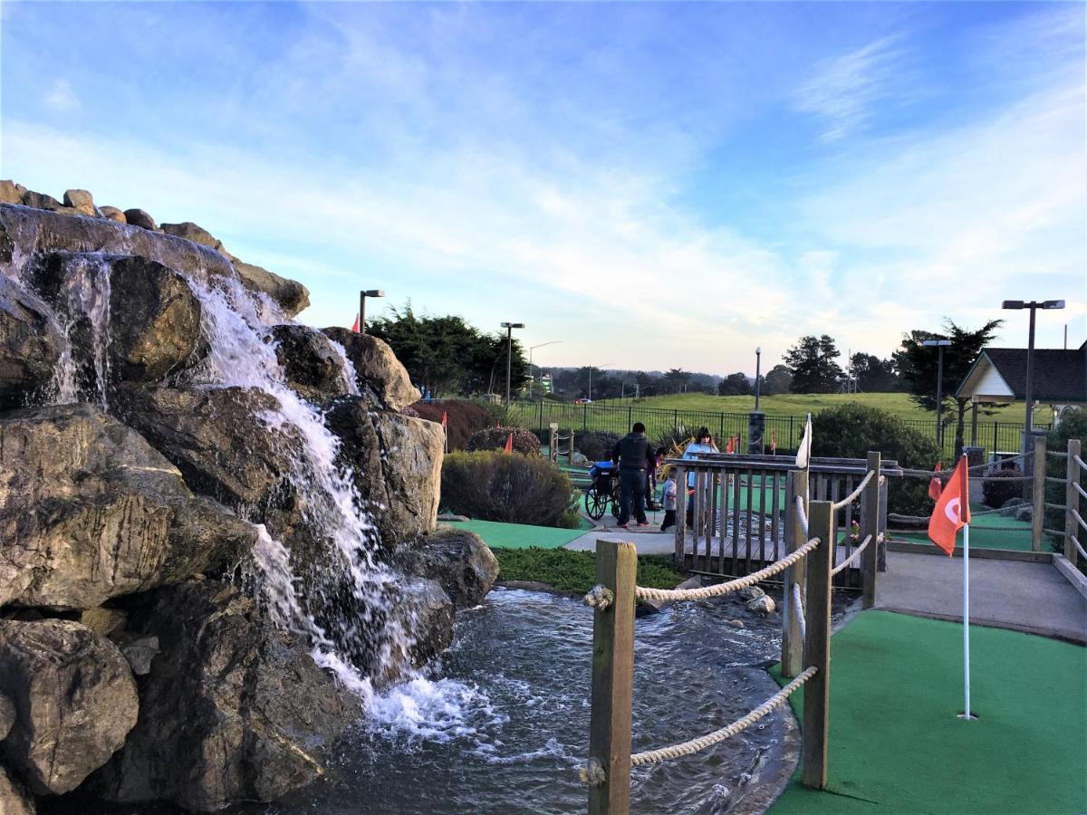 Emerald Dolphin Inn & Mini Golf Форт-Брэгг Экстерьер фото
