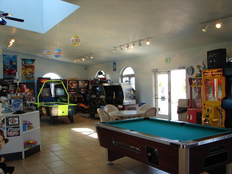 Emerald Dolphin Inn & Mini Golf Форт-Брэгг Экстерьер фото